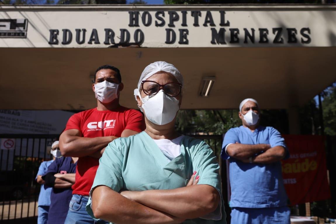 Técnicos de enfermagem do hospital Eduardo de Menezes, no Barreiro, protestam por melhores condições de trabalho