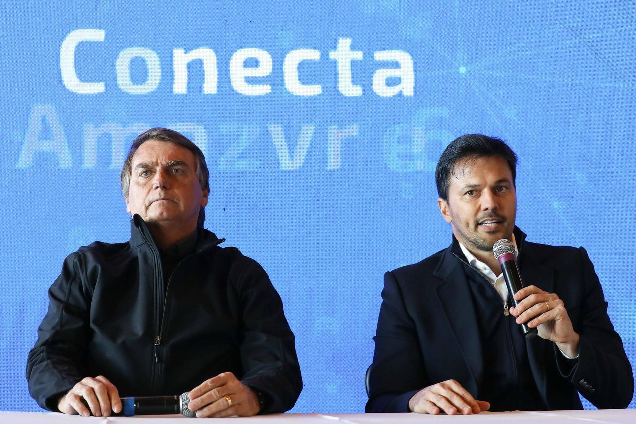 Presidente Jair Bolsonaro com o ministro das Comunicações, Fábio Faria, em maio de 2022