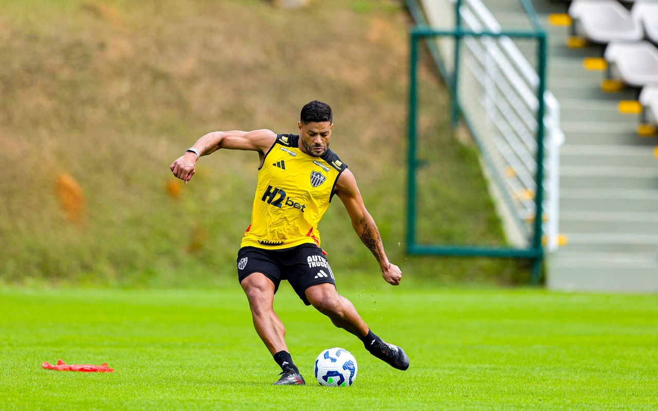 Hulk em treino do Atlético (Foto: Paulo Henrique França/Atlético)