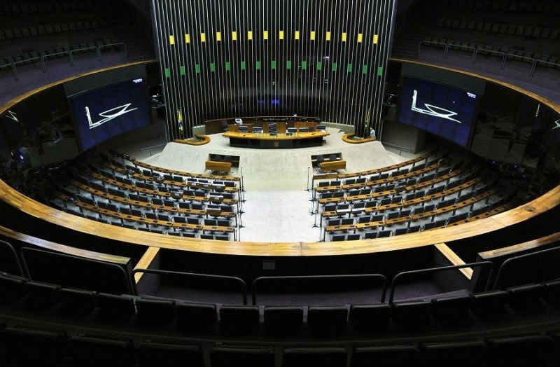 Plenário da Câmara dos Deputados tenta votar hoje o PL da Adultização, apesar de resistências da oposição
