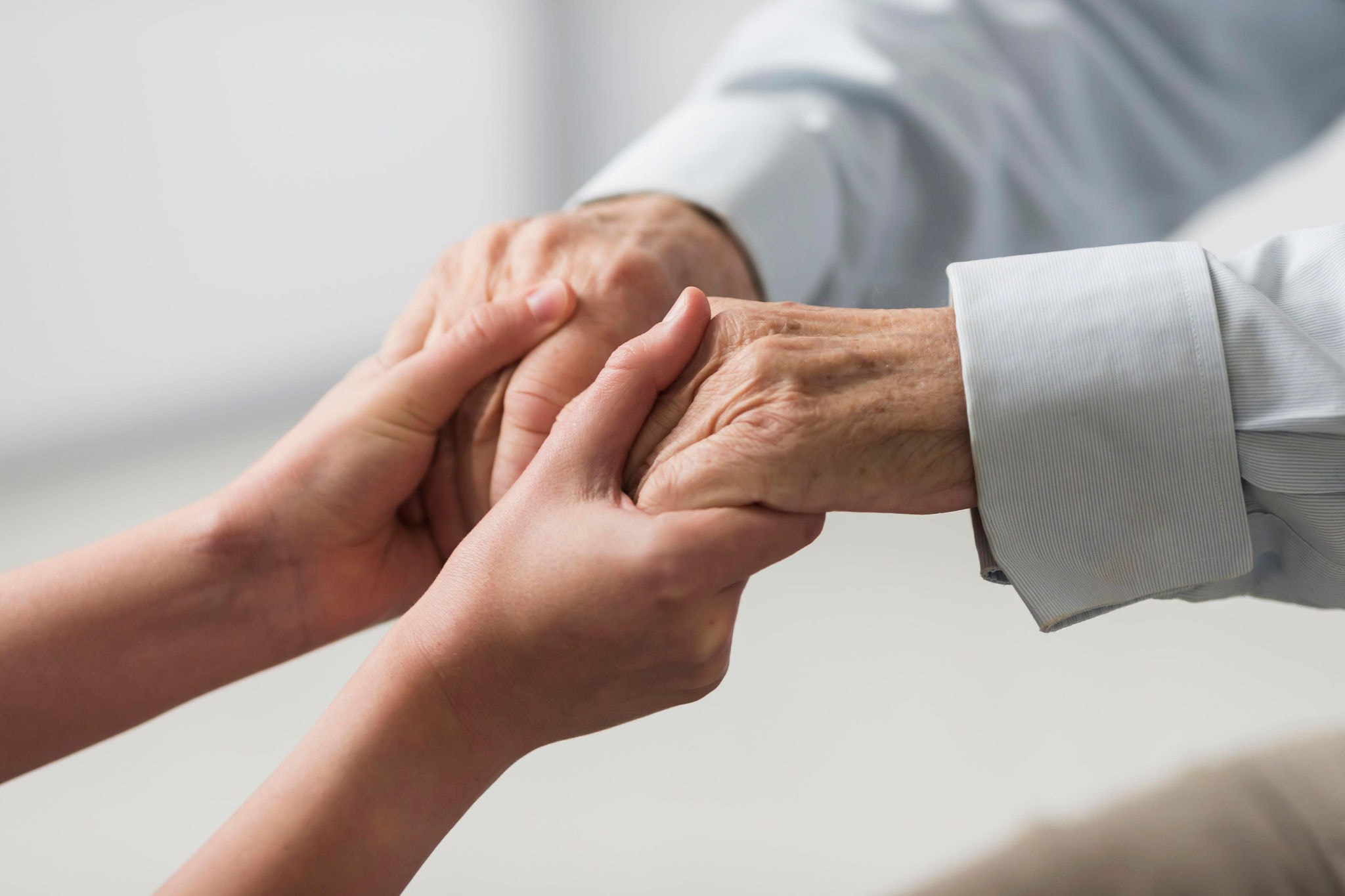 Pessoas com Parkinson podem se inscrever para pesquisa com medicamento homeopático
