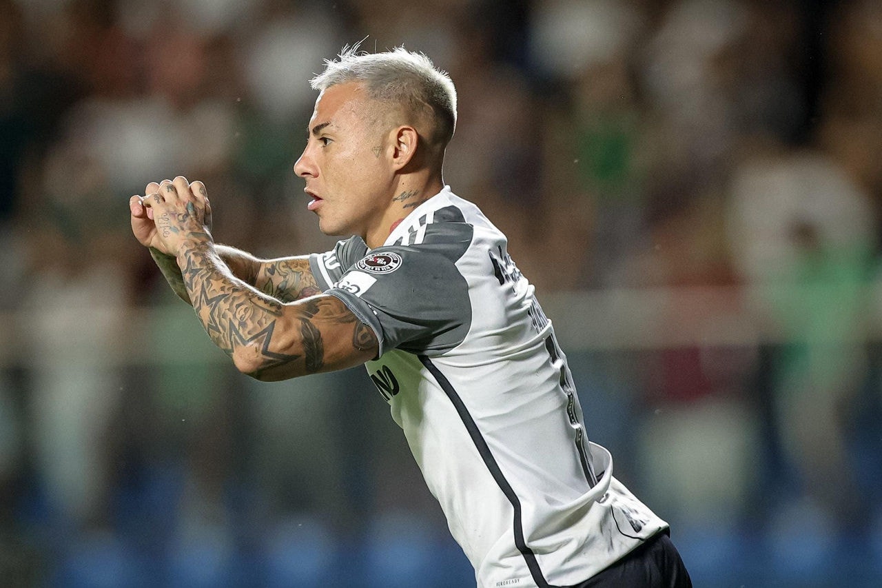 Fluminense e Atlético se enfrentaram em Cariacica (ES), onde Eduardo Vargas brilhou em reação do Galo