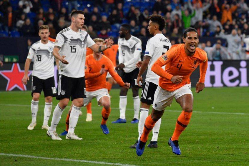 Holanda faz 2 no fim, rebaixa a Alemanha, e elimina a França