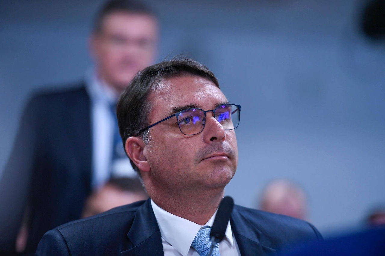 Senador Flávio Bolsonaro vê abuso de poder em ato para manter Jorge Viana como presidente da Apex