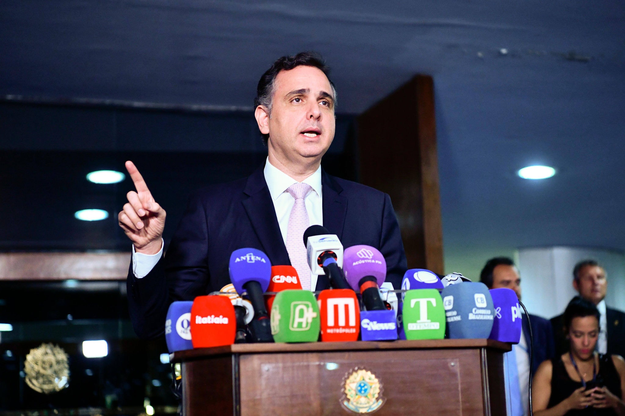 Rodrigo Pacheco, presidente do Senado, responde a perguntas dos jornalistas