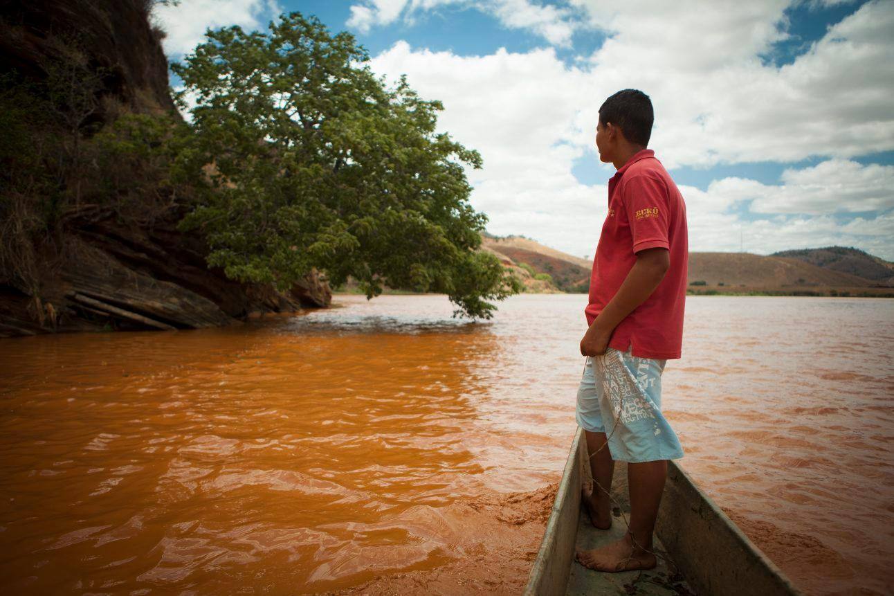 Distrito de Pedra Corrida, na cidade de Periquito, próximo a Governador Valadares, já foi afetado pela lama que percorre o Rio Doce.