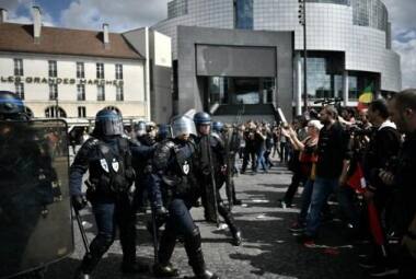 França vive onda de protestos contra a política proposta pelo governo