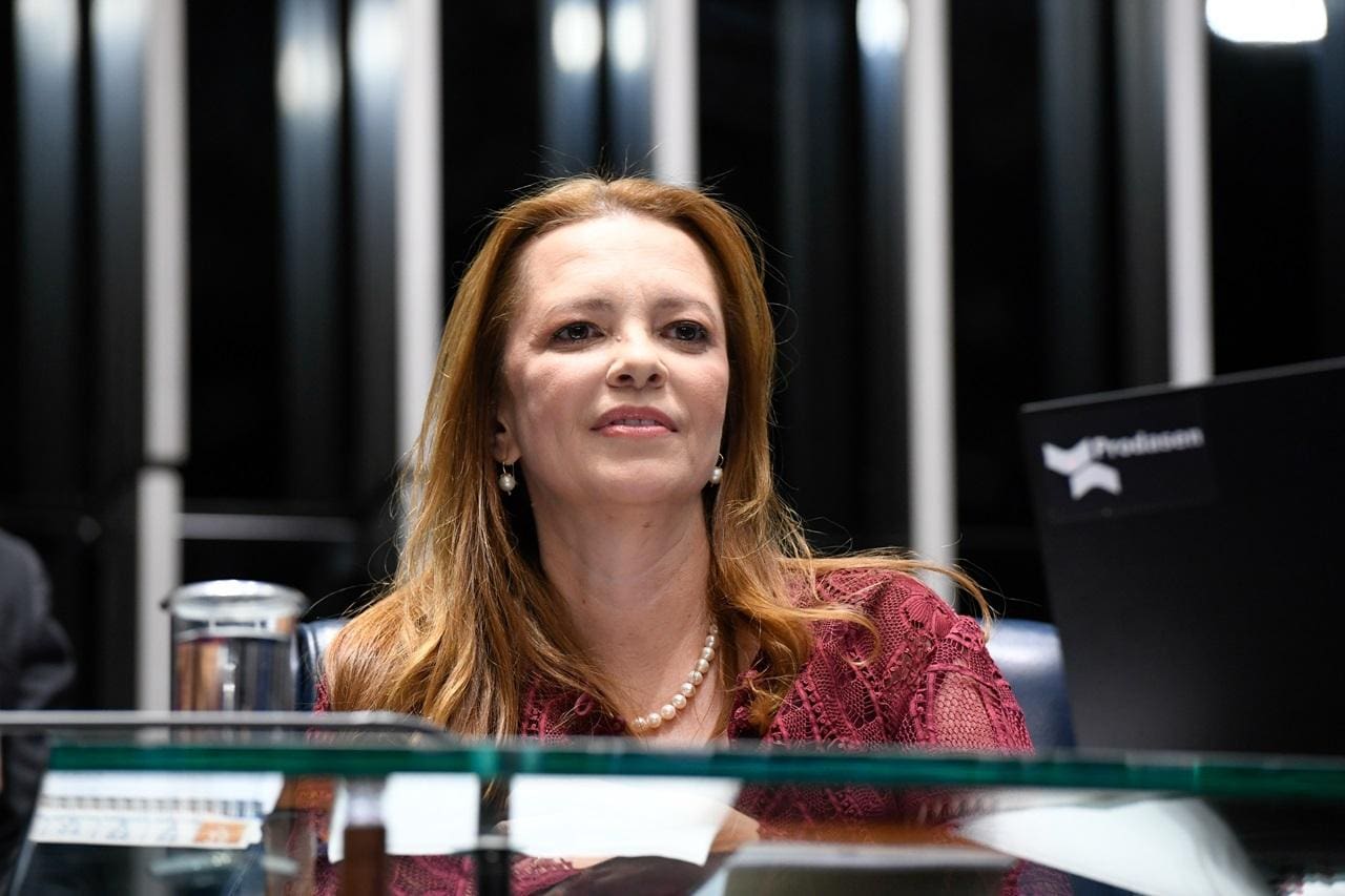 Janaína Farias tomou posse no Senado como suplente de Camilo Santana, que é ministro do governo Lula
