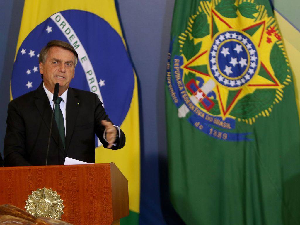PEC Kamikaze é aposta do governo de Jair Bolsonaro para melhorar a popularidade e minimizar os efeitos da alta dos preços dos combustíveis