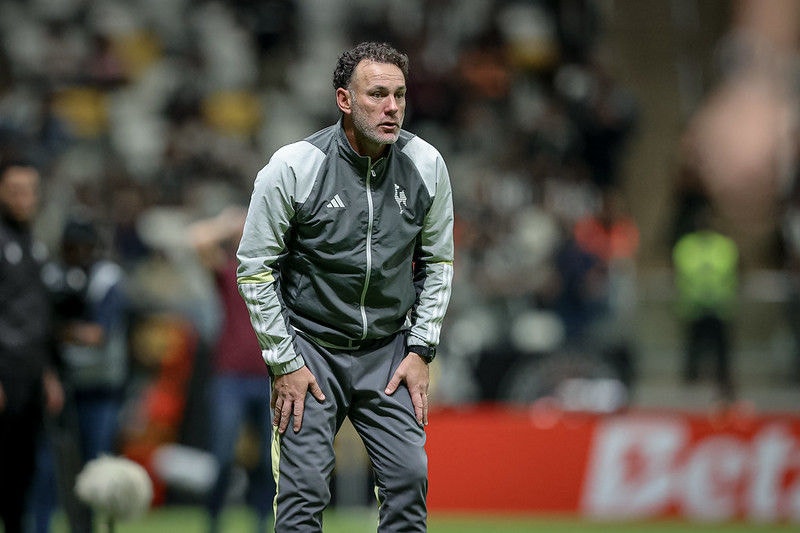 Gabriel Milito no comando técnico do Galo em partida na Arena MRV 