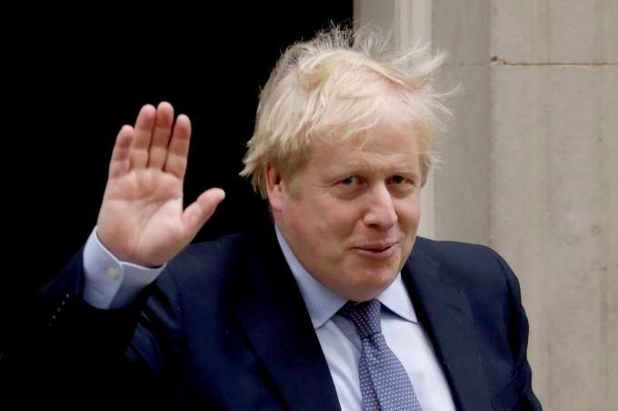 O primeiro-ministro britânico Boris Johnson se prepara para voltar ao comando