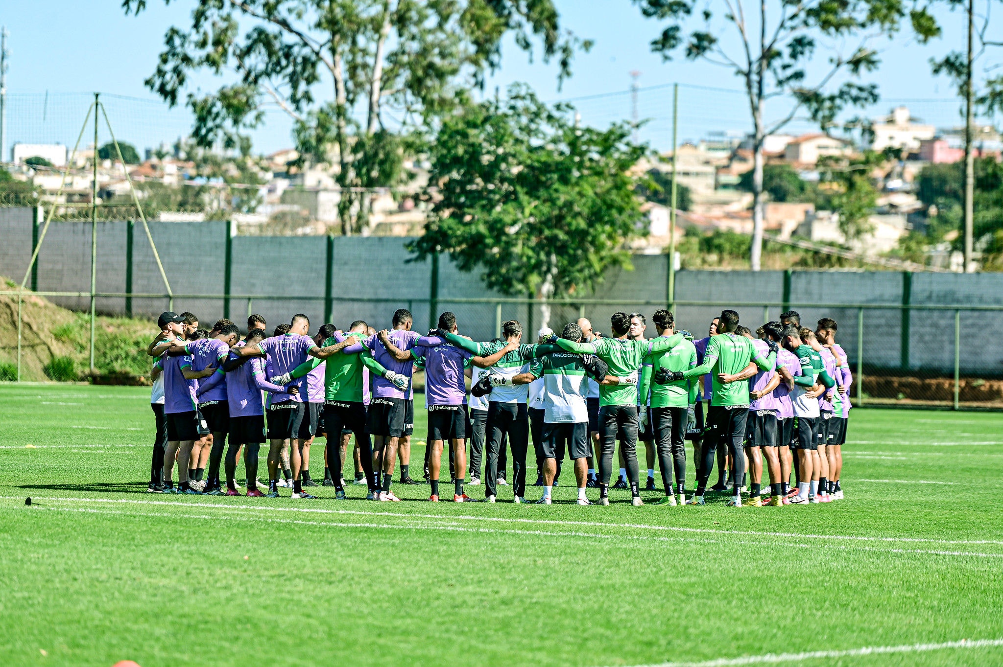 Elenco do América passa por mudanças, com chegada e saída confirmadas