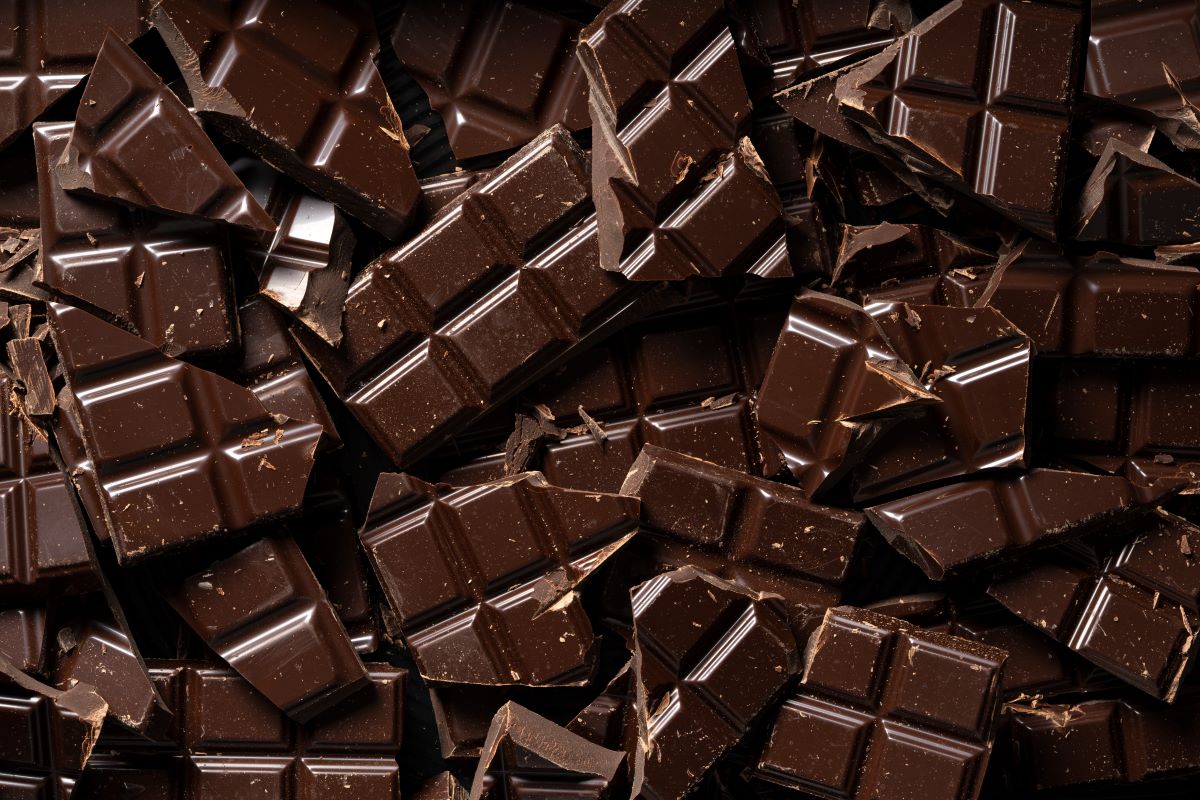 Maior produção de cacau no mundo está na África, e condições climáticas encarecem chocolate