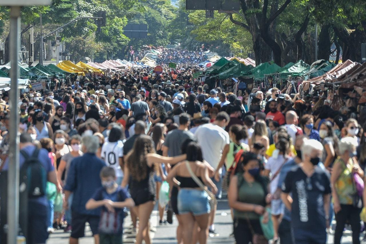 Feira Hippie em BH com forte movimentação mesmo na pandemia