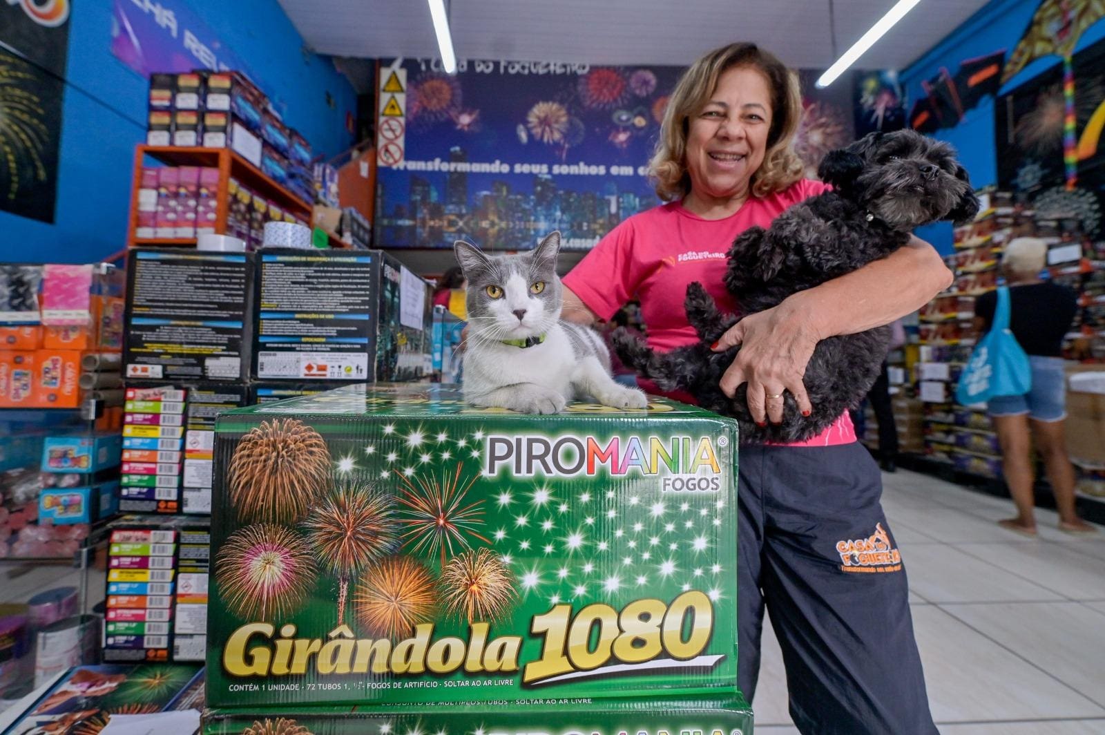 Vânia Soares mostra que também se preocupa com os animais de estimação e divulga os produtos de baixo ruído