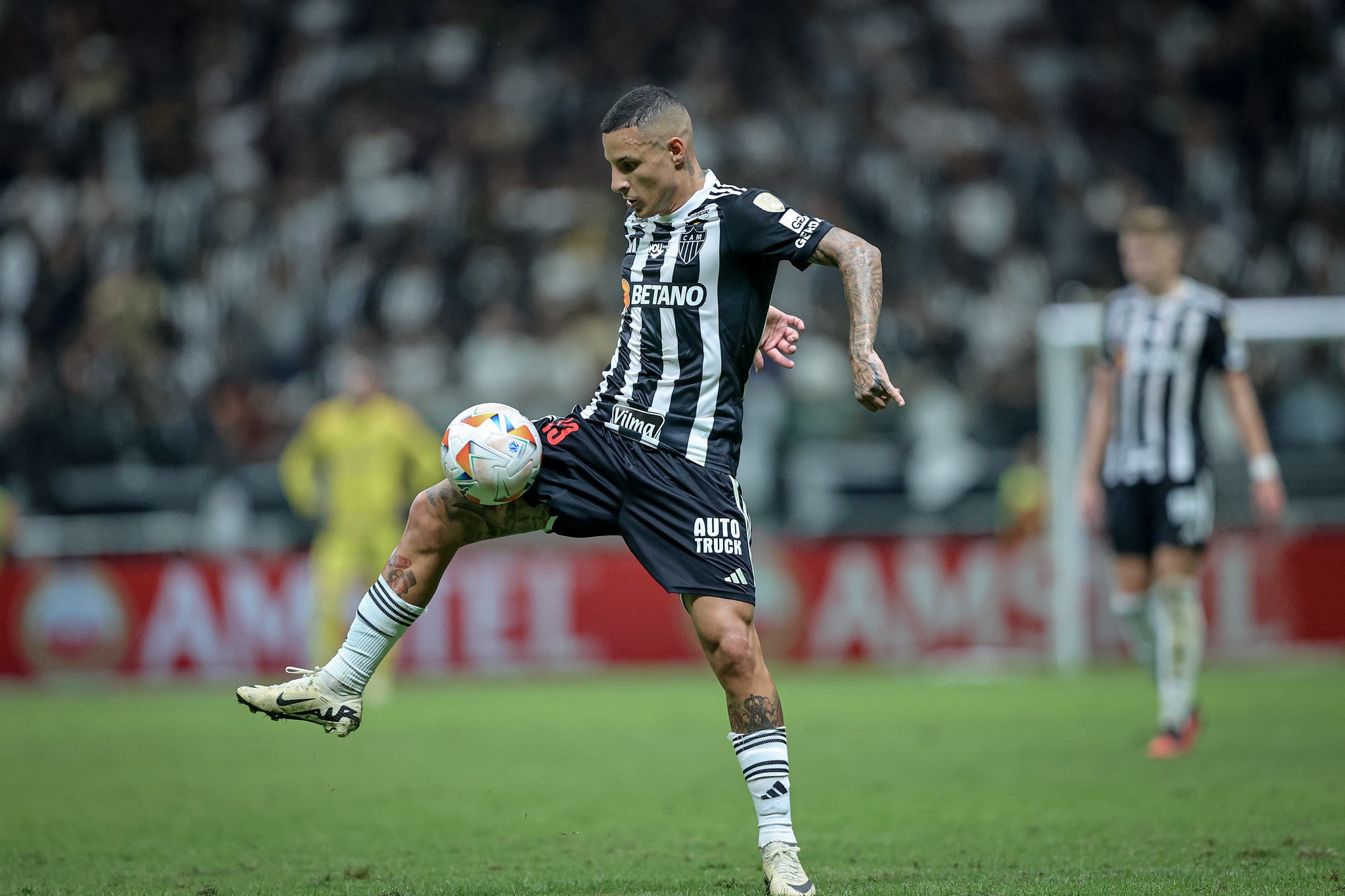 Guilherme Arana, lateral-esquerdo do Atlético, será um dos titulares contra o Bahia