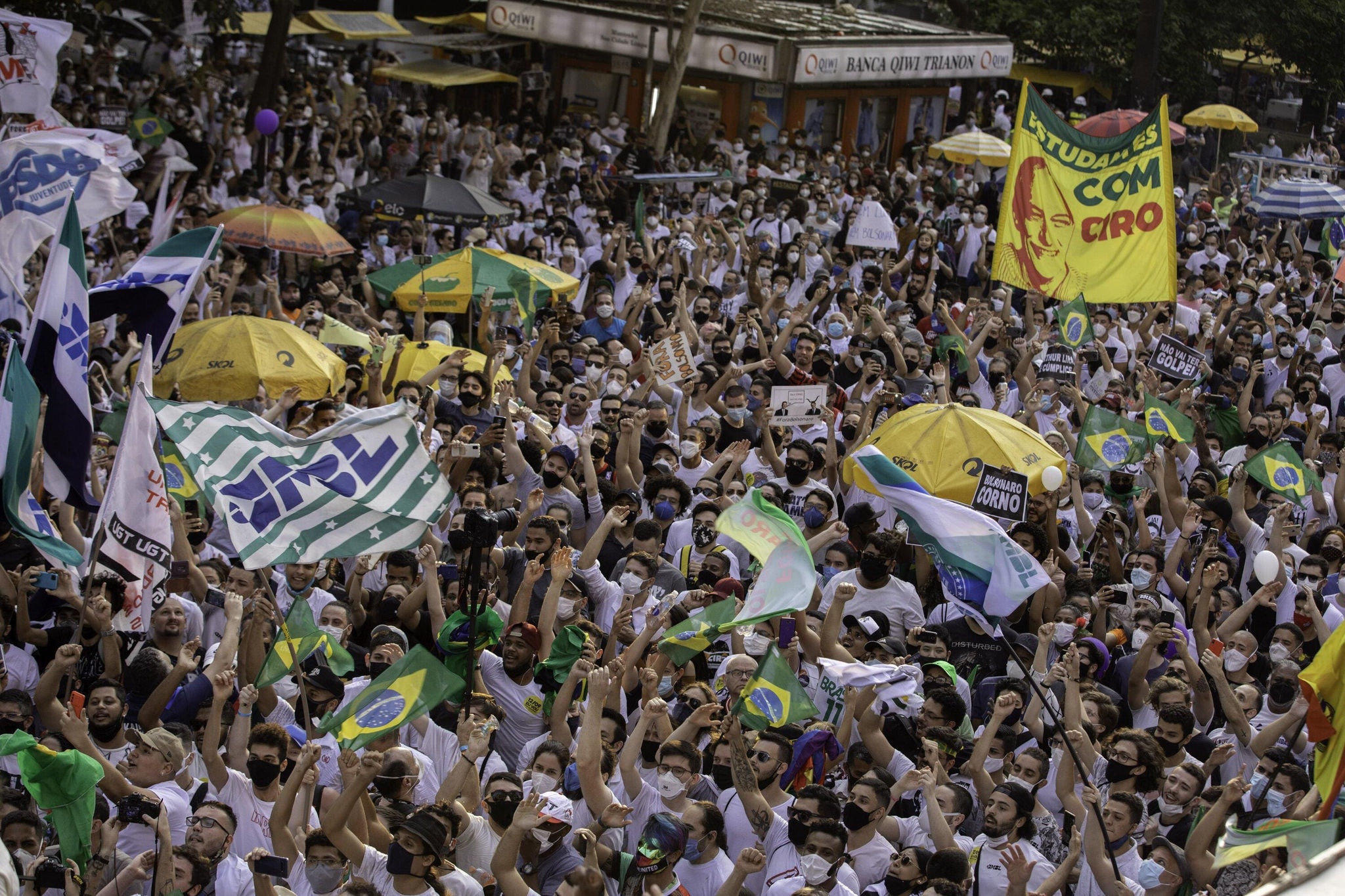 Manifestantes participaram de protesto contra Bolsonaro na avenida Paulista