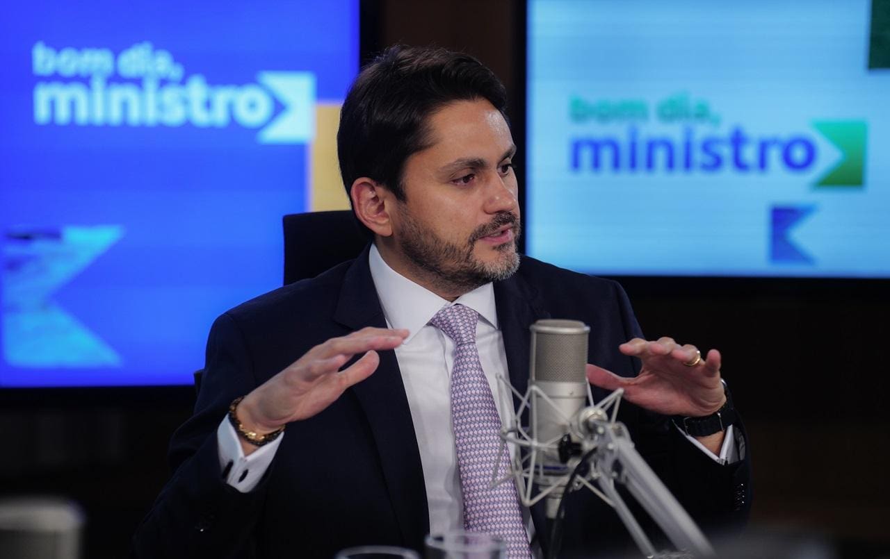 O TV 3.0 é coordenado pelo Ministério das Comunicações, chefiado por Juscelino Filho