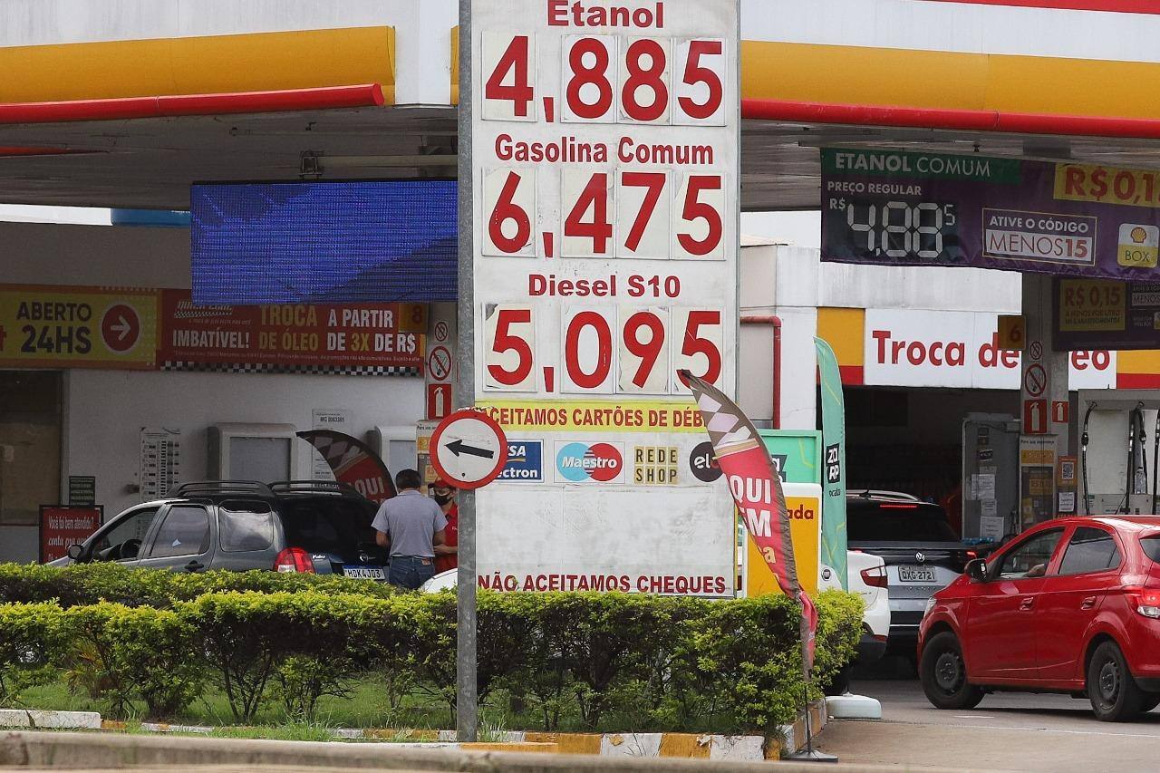 Preço da gasolina nos postos de BH está acima de R$ 6,00