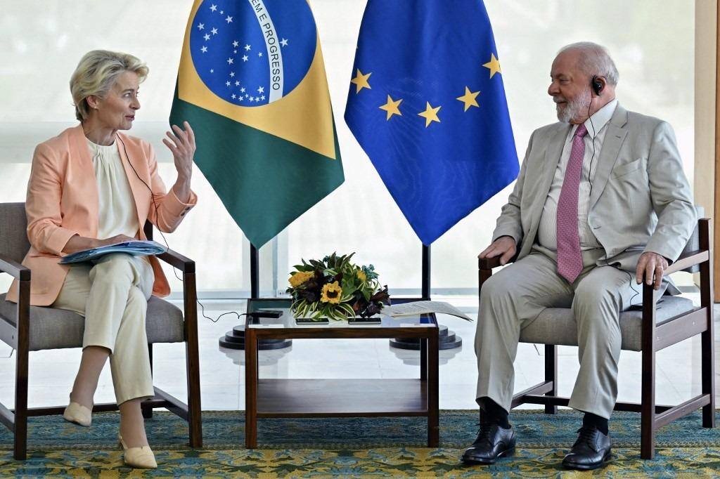 Lula se encontrou com a presidente da Comissão Europeia, Ursula von der Leyen, no Palácio do Planalto
