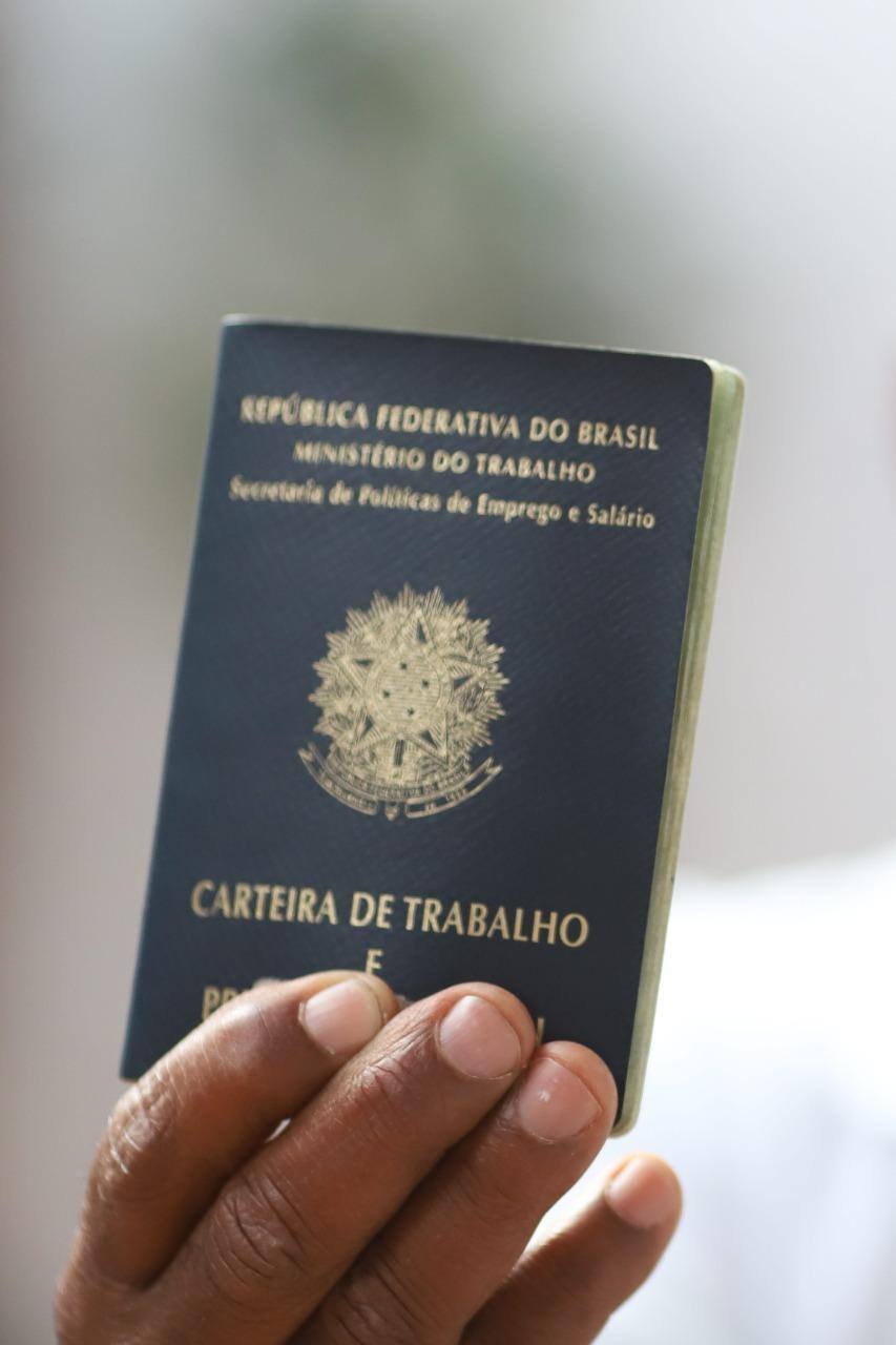 Carteira de trabalho idoso no mercado de trabalho