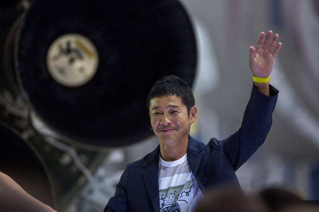 Ricaço japonês recruta pessoas interessadas em viajar para a Lua com ele