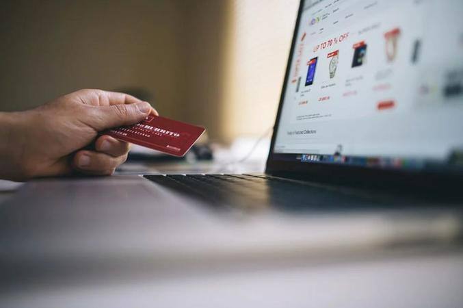 Compras pela internet: consumidor precisa ficar atento aos seus direitos