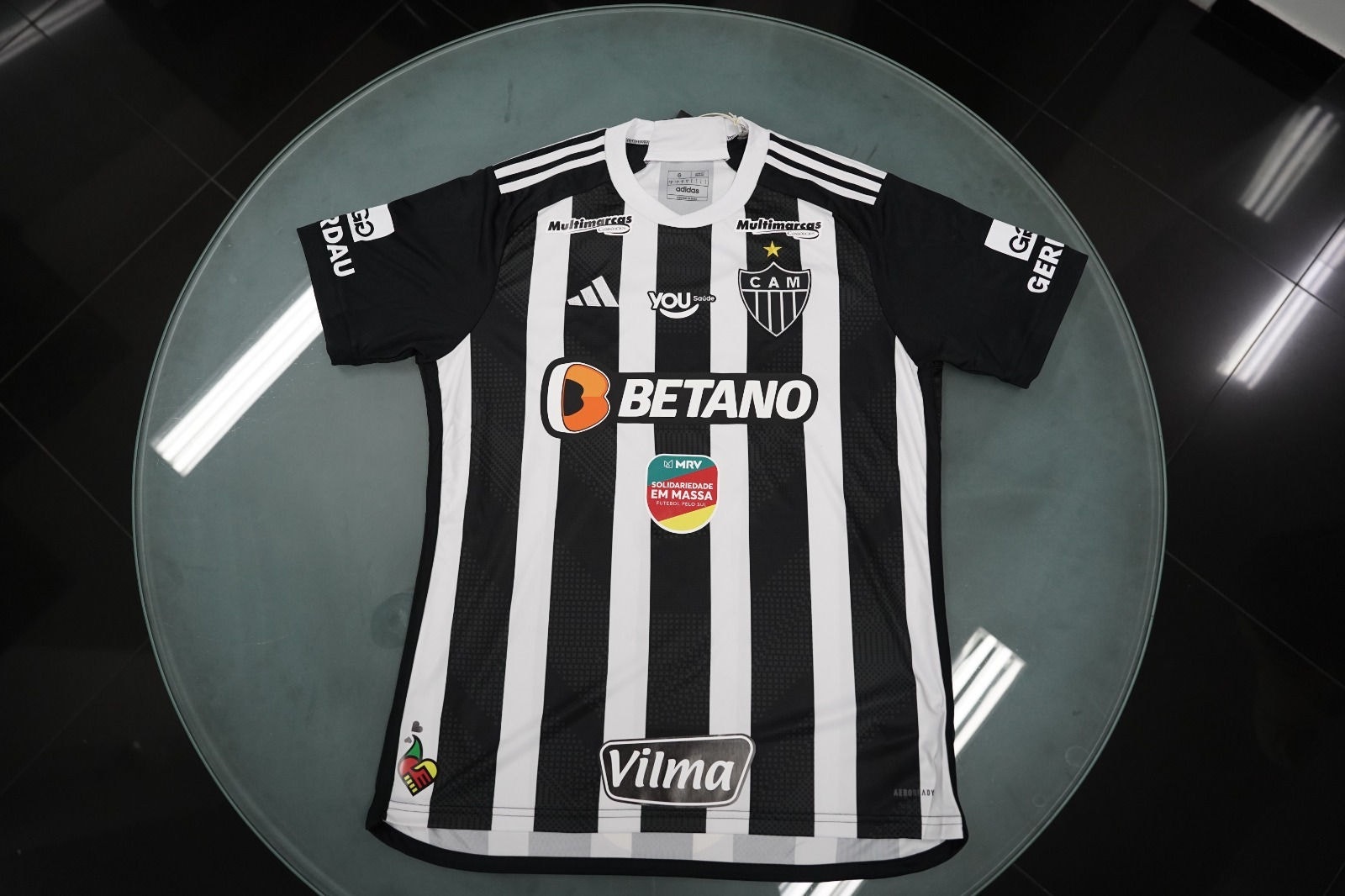 Atlético coloca à leilão 27 camisas exclusivas que seriam utilizadas na partida contra o Grêmio