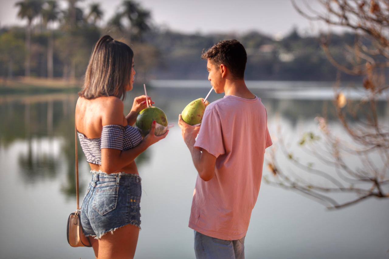 Água de coco e bebidas com alto valor proteico ajudam a manter o ritmo na folia