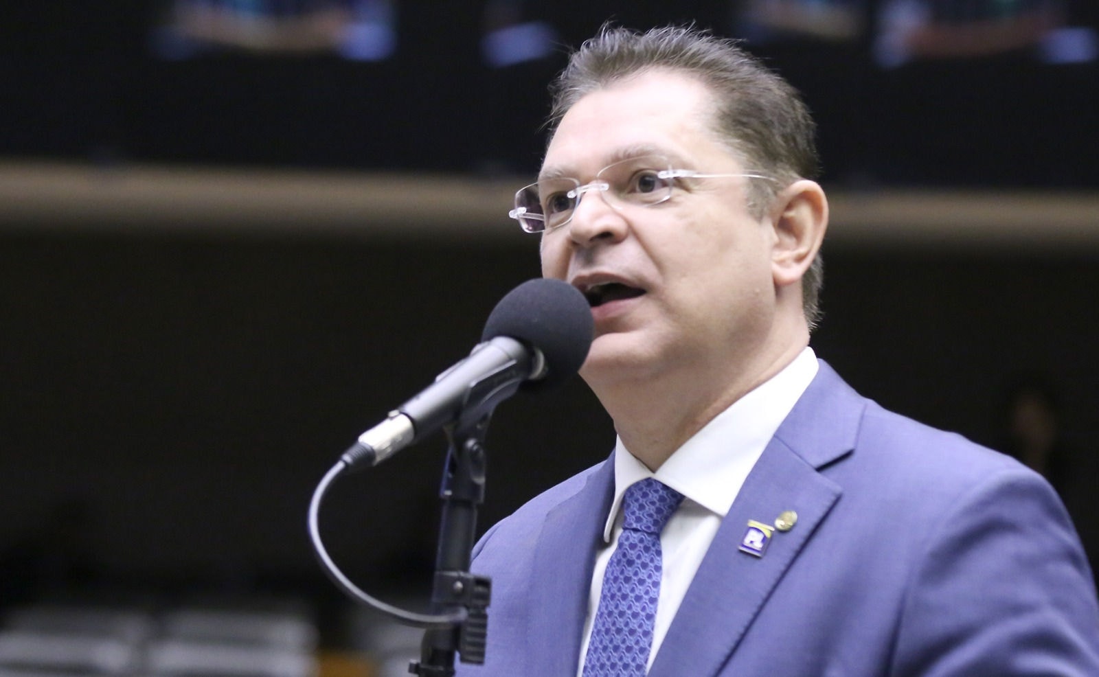 Líder do PL, Sóstenes Cavalcante (PL-RJ), indicou que o partido fechará questão e votará contra a cassação do mandato de Carla Zambelli (PL-SP)