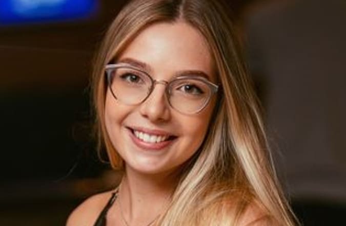 Influencer e estudante de psicologia Nina Tobal foi violentada sexualmente em SC