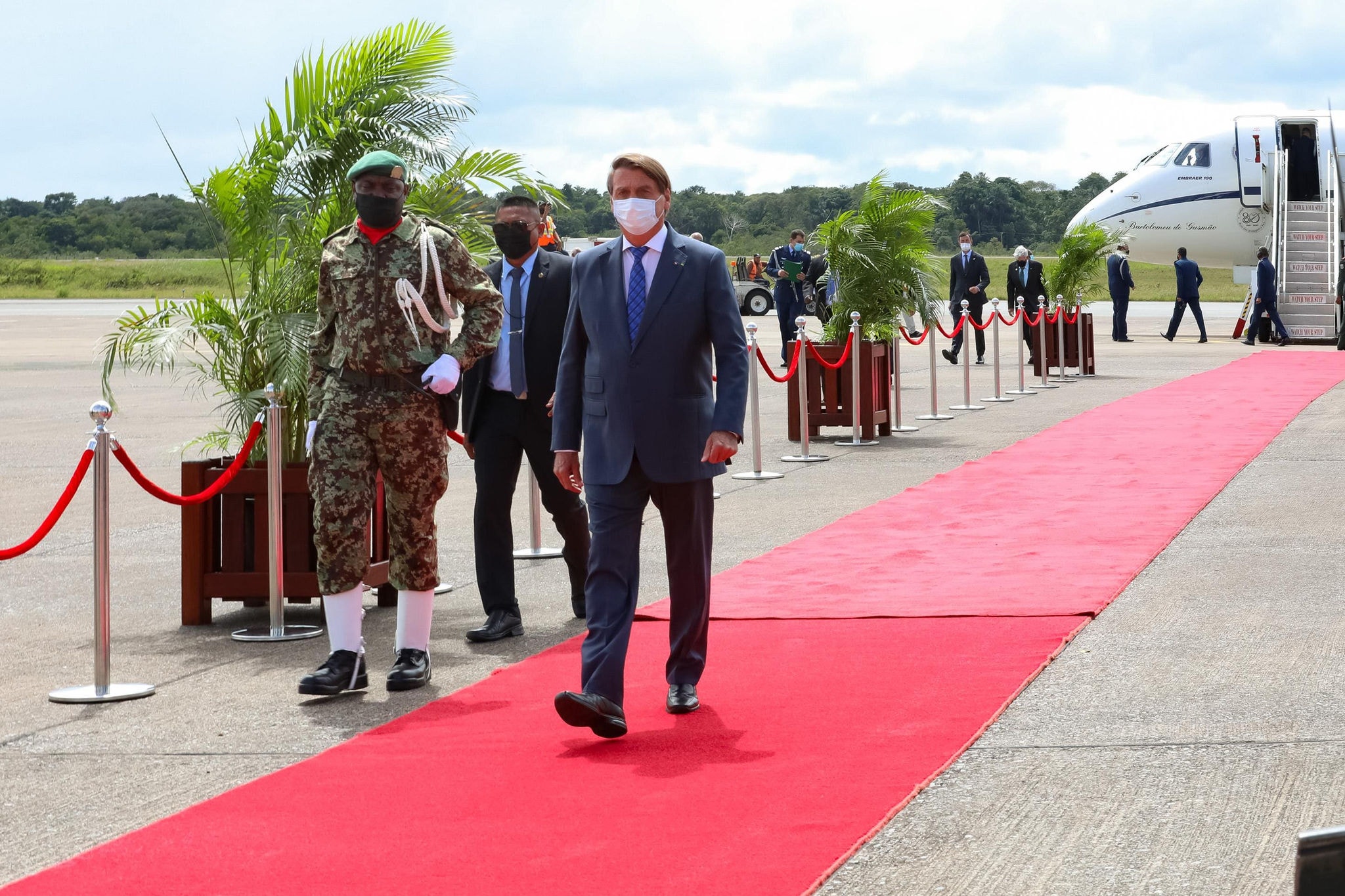 Presidente Jair Bolsonaro visitou Paramaribo, capital do Suriname, na quinta-feira (20)