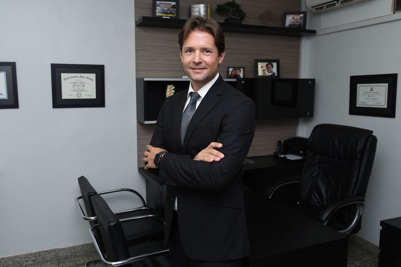 O ortopedista e cirurgião de coluna Daniel Oliveira