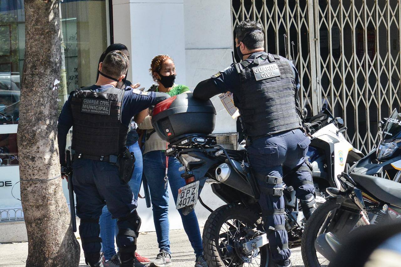 Guardas Municipais estiveram na avenida Abílio Machado, local em que comércio vinha registrando reincidente descumprimento de decretos municipais