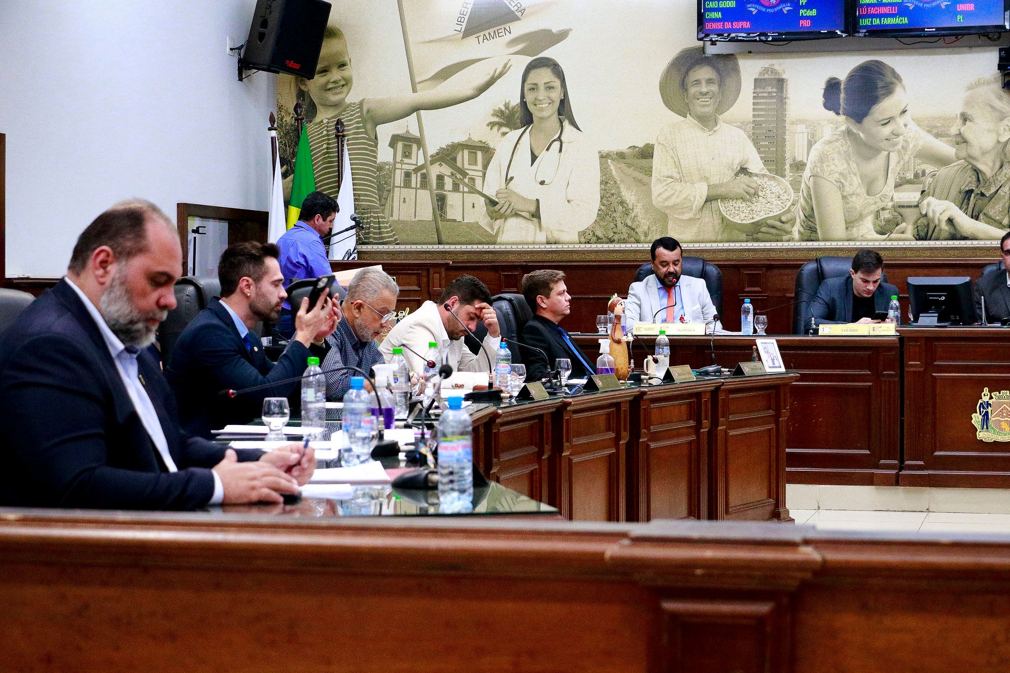 Reunião dos vereadores na Câmara Municipal de Uberaba