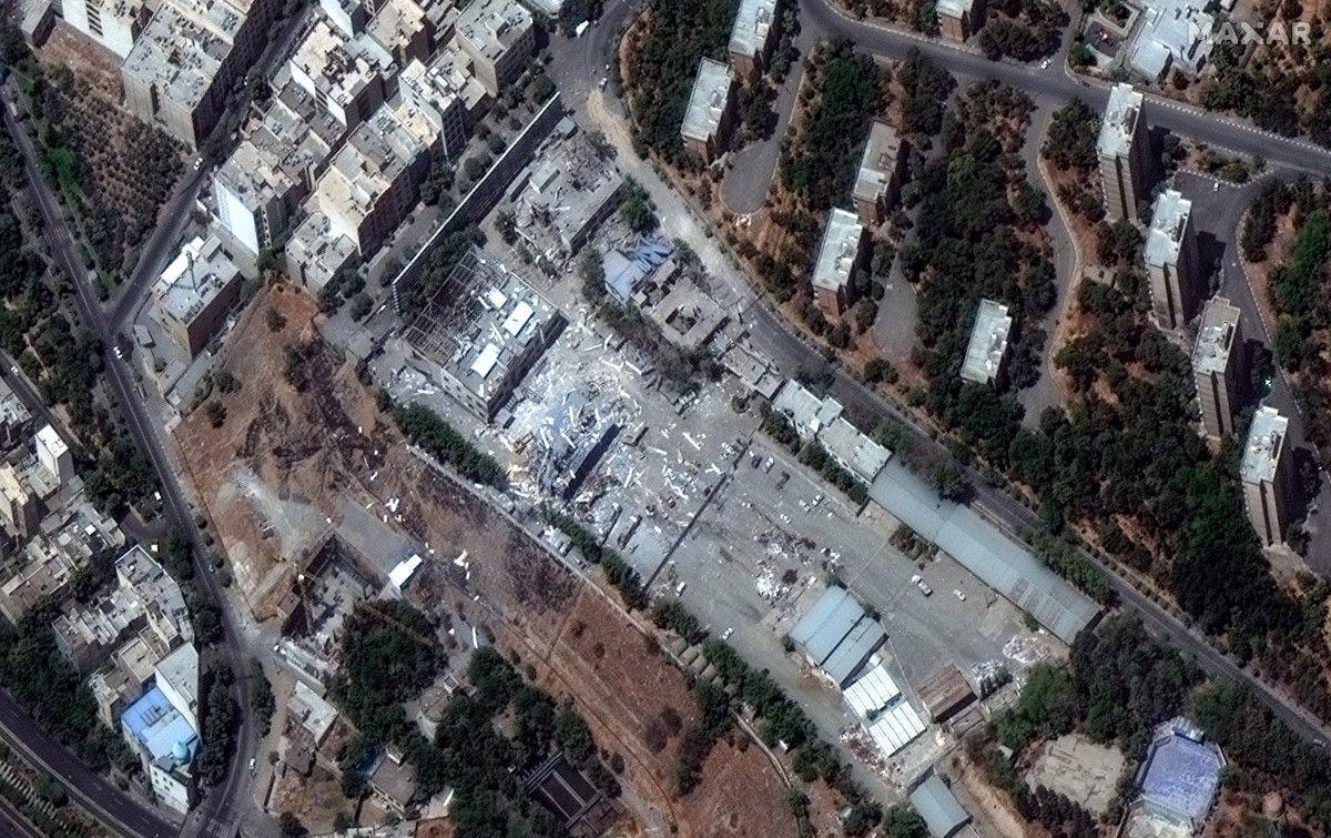 Foto de satélite mostra prédios destruídos após ataques aéreos na Universidade Shahid Rajaee, em Teerã