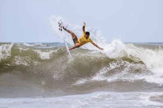 Surfista Filipe Toledo