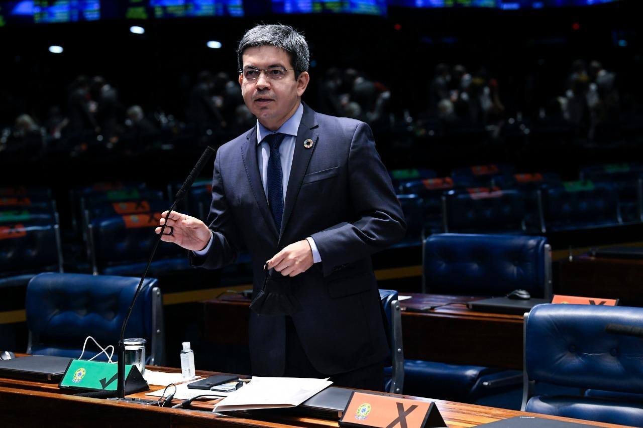 A informação foi divulgada pelo líder do governo no Congresso Nacional, senador Randolfe Rodrigues (Sem partido-AP), após reunião com líderes partidários