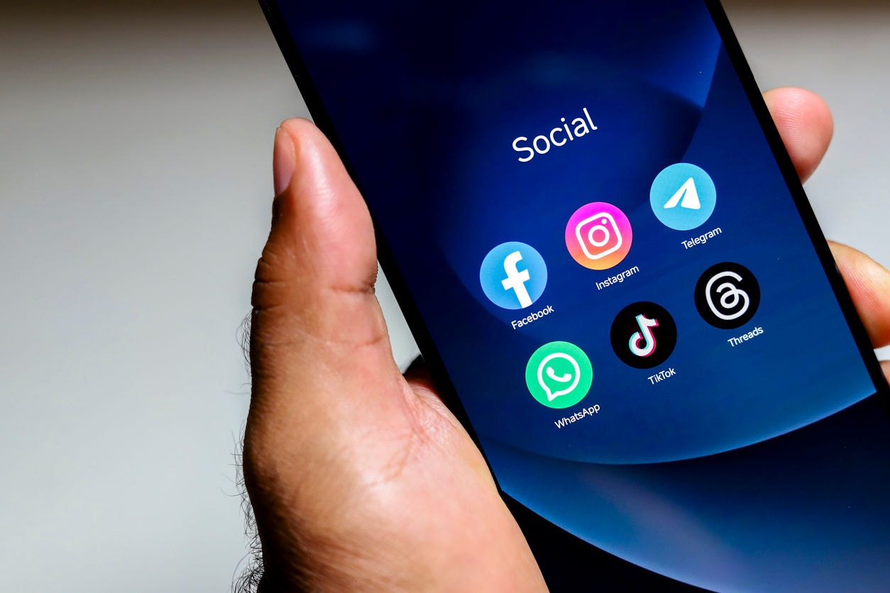 October 8, 2024, Brazil. In this photo illustration, the Facebook, Instagram, WhatsApp, TikTok and Threads apps logo is displayed on a smartphone screen.