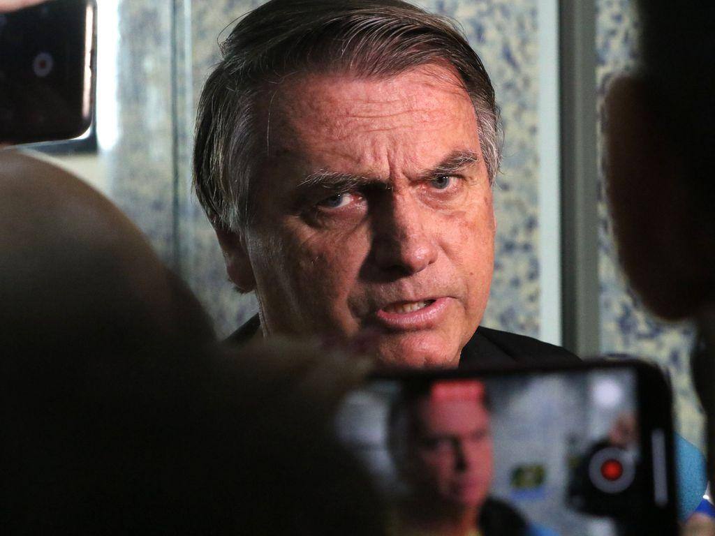 O julgamento de Bolsonaro foi sobre abuso de poder em reunião com embaixadores para questionar sistema eleitoral