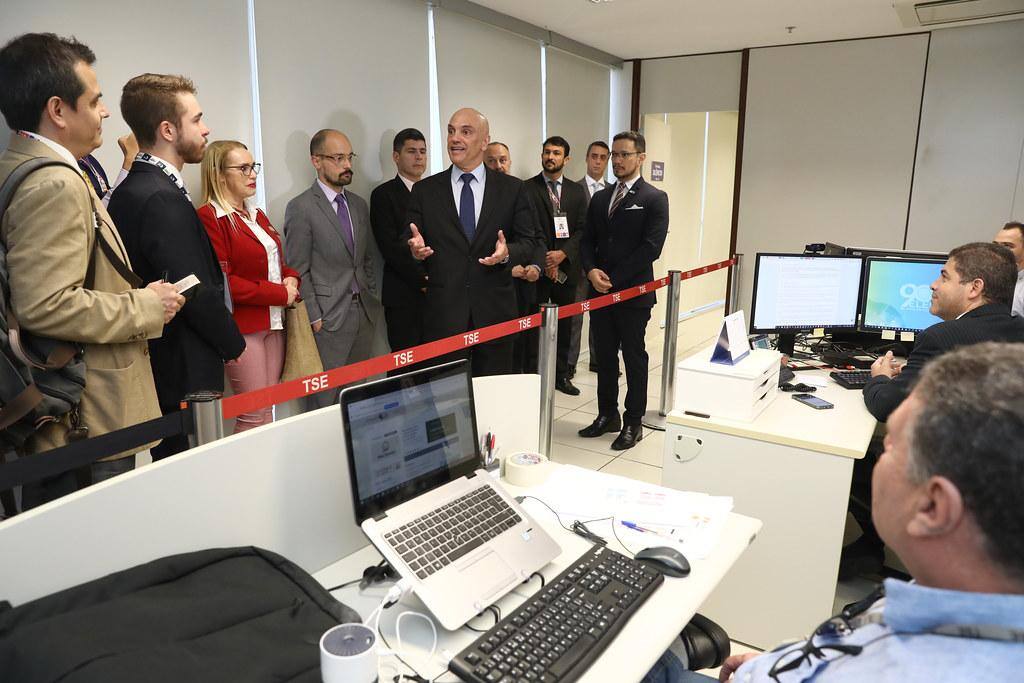 O ministro Alexandre de Moraes durante a apresentação da sala da Seção de Totalização do TSE para representantes de partidos e para órgãos de fiscalização