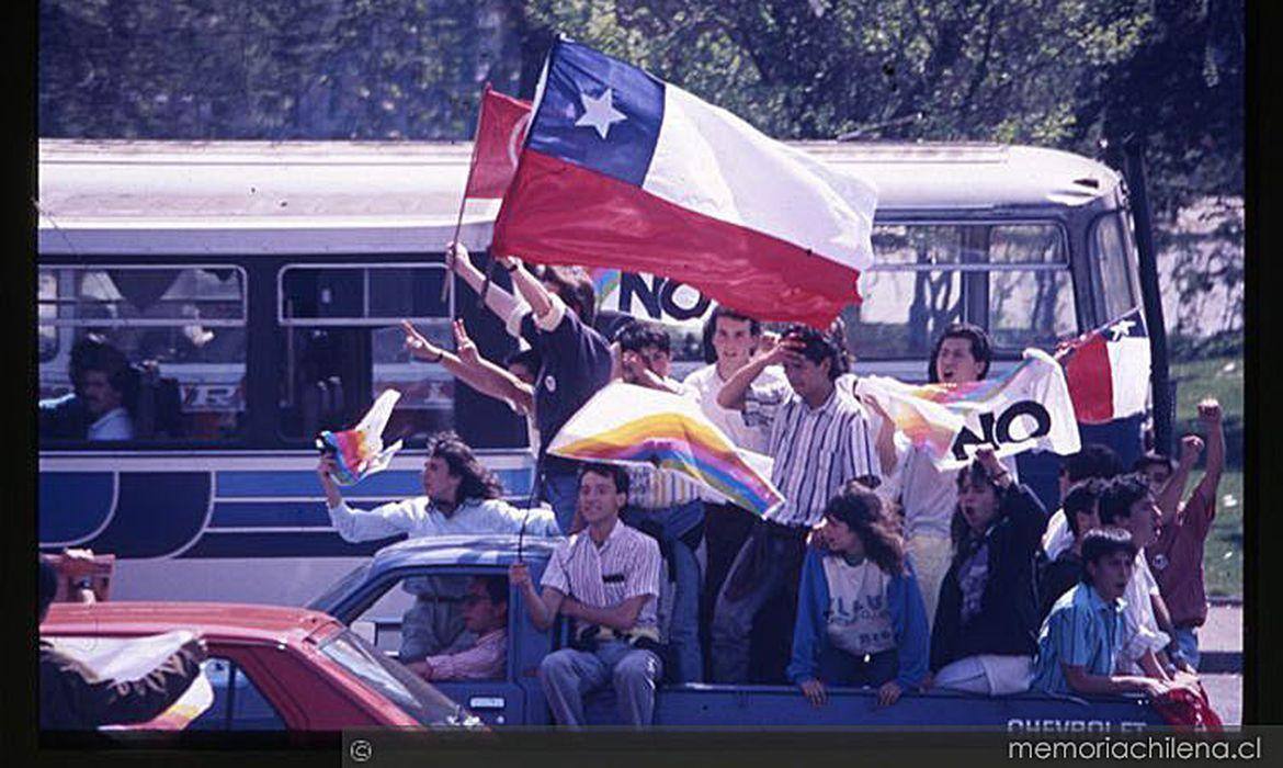 Em 11 de setembro de 1973, as Forças Armadas do Chile, lideradas pelo general Augusto Pinochet, deram um golpe de Estado