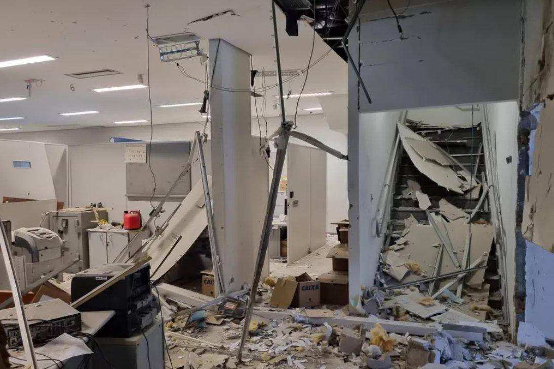 Assalto em Itajubá: veja fotos de como a agência da Caixa ficou após o crime