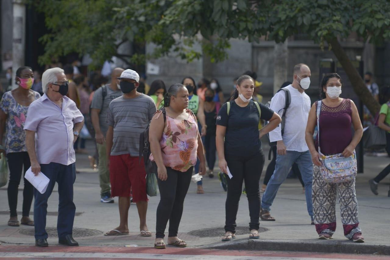 Coronavírus ainda circula pelo país, demandando cautela por parte da população durante a flexibilização das medidas sanitárias