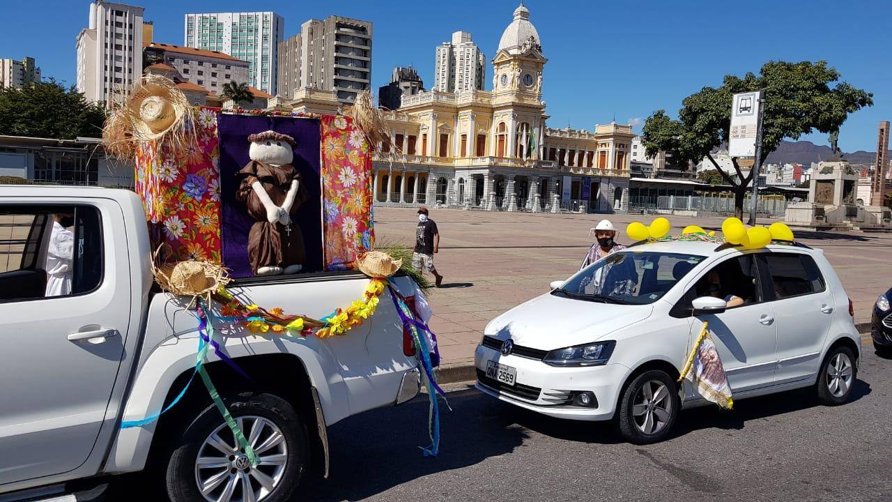 Carreata de quadrilheiros leva festa junina ao Centro de BH