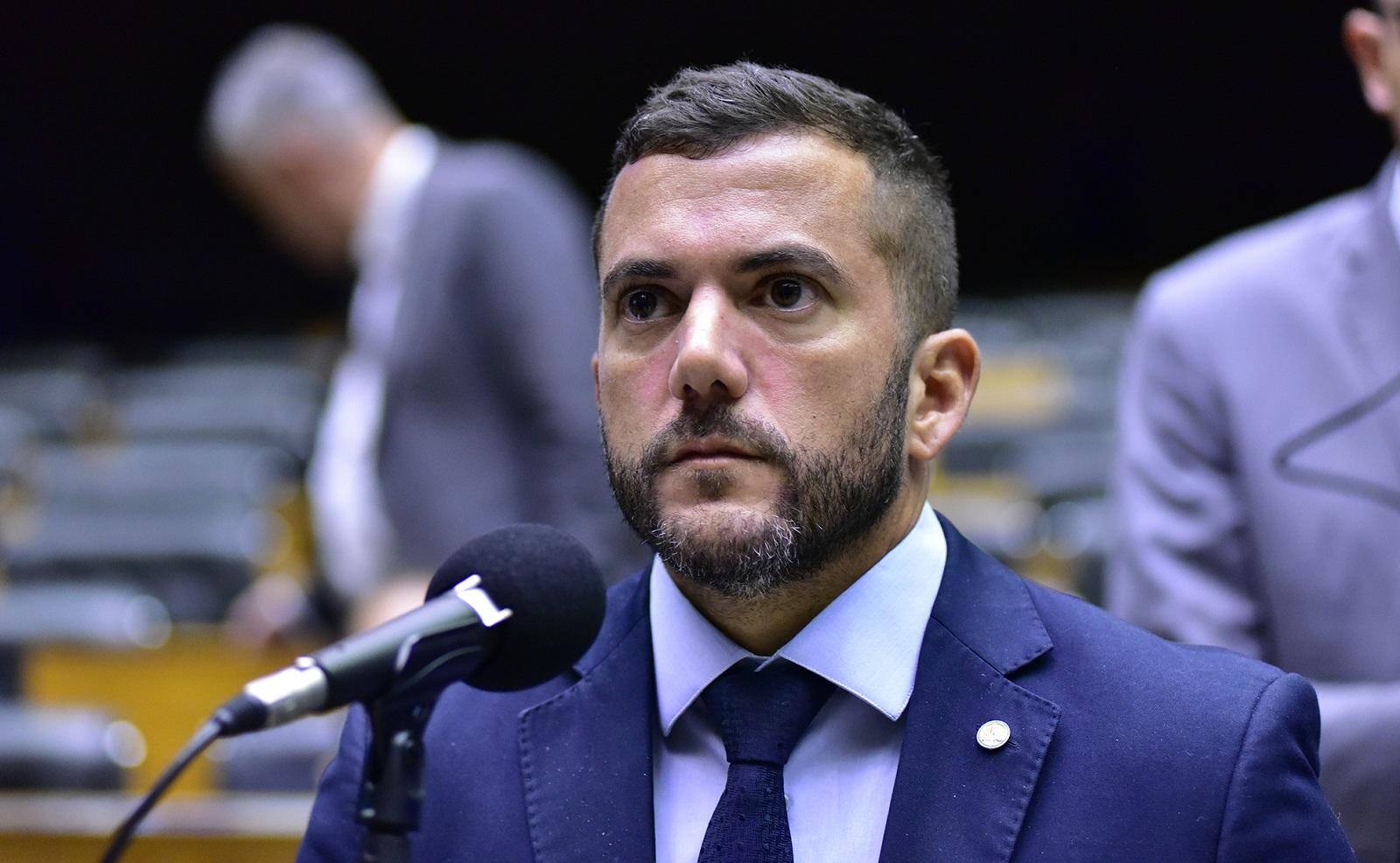 Deputado Carlos Jordy foi reembolsado pela Câmara depois de pedir Uber para ir à uma "casa de diversão adulta" em SP