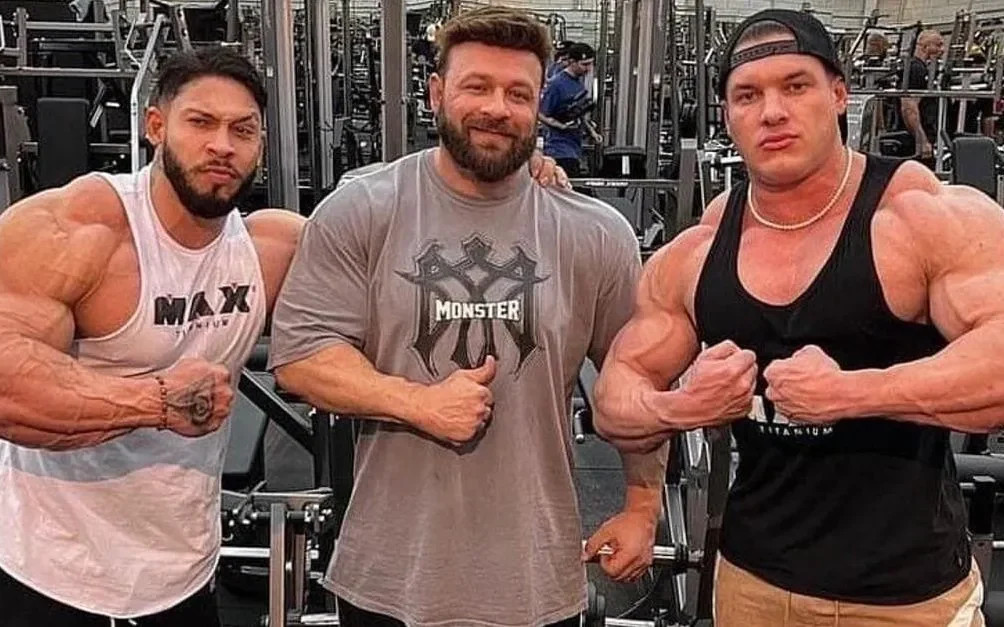 Caike Pro ao lado de Fabricio Pacholok e Ramon Dino (Foto: Reprodução/Instagram)