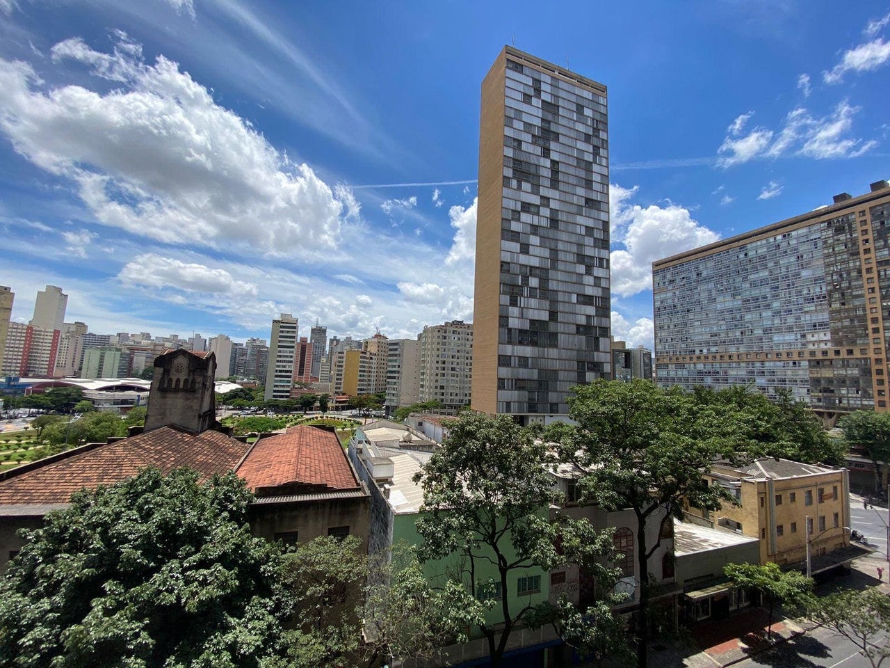 Previsão do tempo em BH: sol forte deve continuar, mas com chuva no domingo