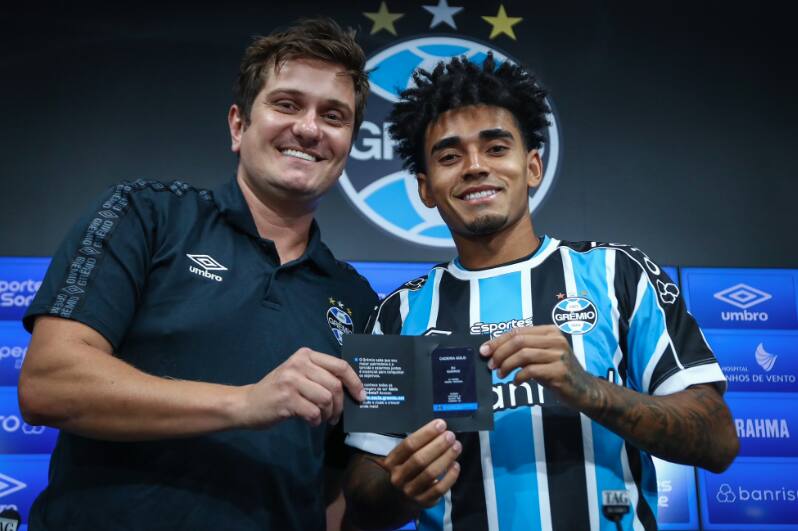 Du Queiroz foi apresentado no Grêmio