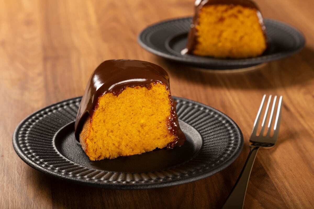 Bolo de cenoura com calda de chocolate teria agravado conflito com a escola